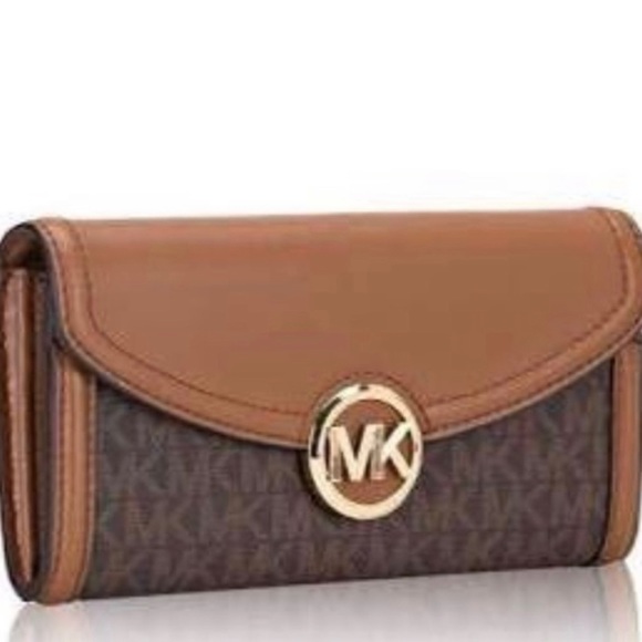 Brand new with tags MK Wallet - Picture 1 of 2